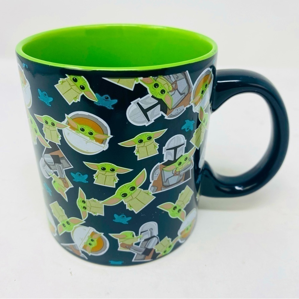 Disney Star Wars Mandalorian The Child Baby Yoda 20oz Mug